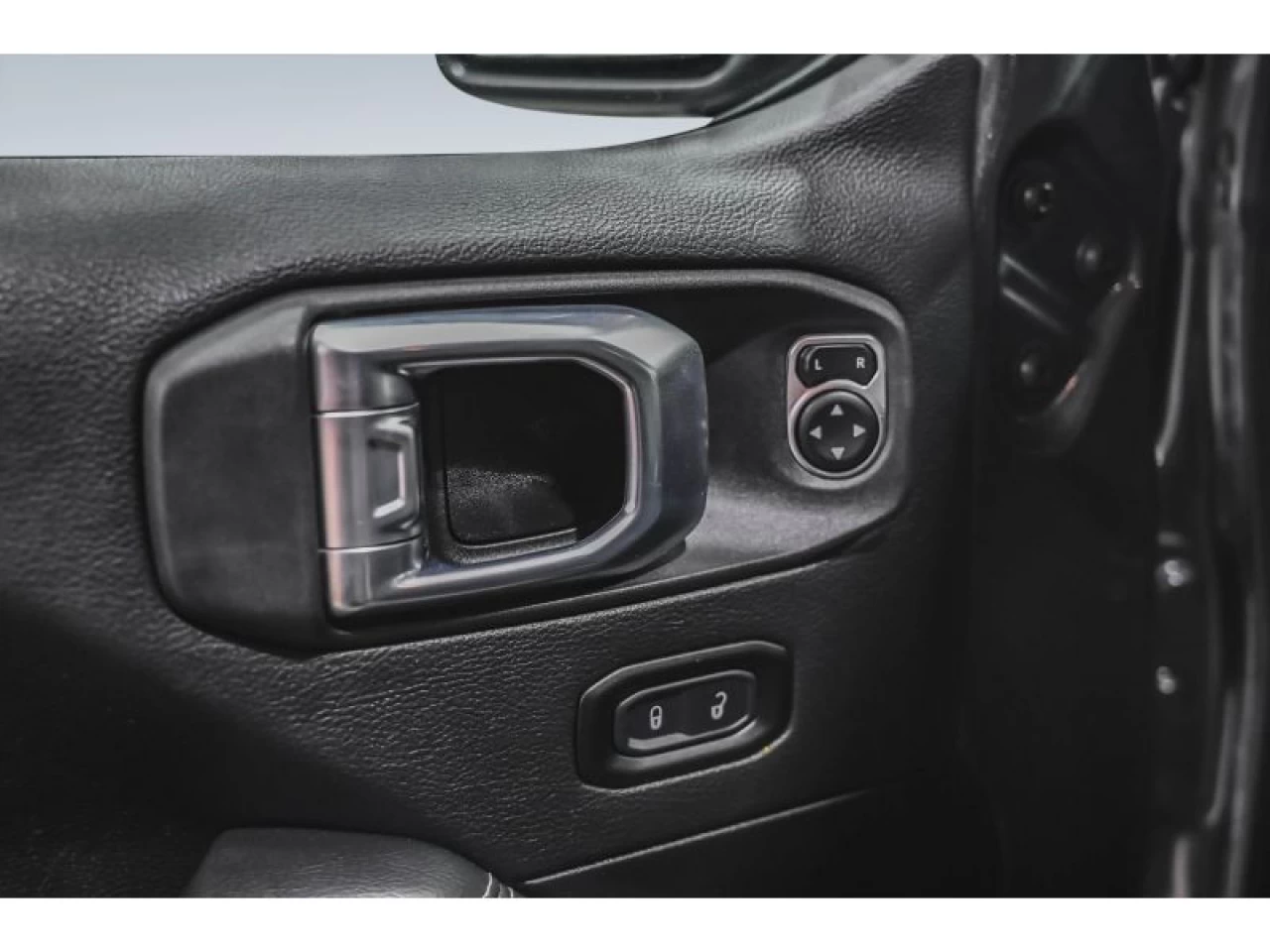 2021 Jeep Wrangler 4XE Unlimited Sahara 4x4 Image principale