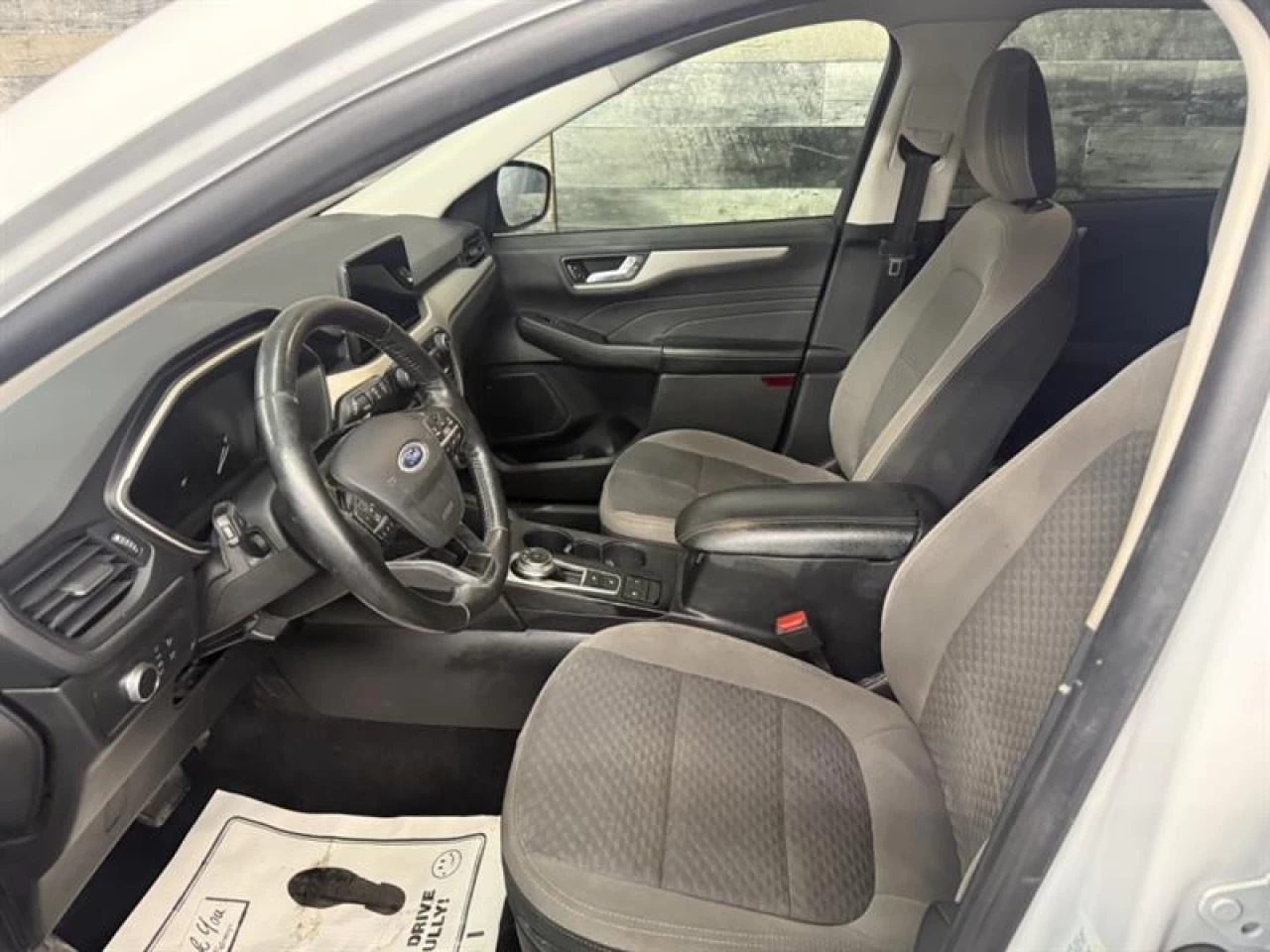 2021 Ford Escape SE AWD CAM DE RECUL ** APPROUVÉ À 99.9%** Image principale