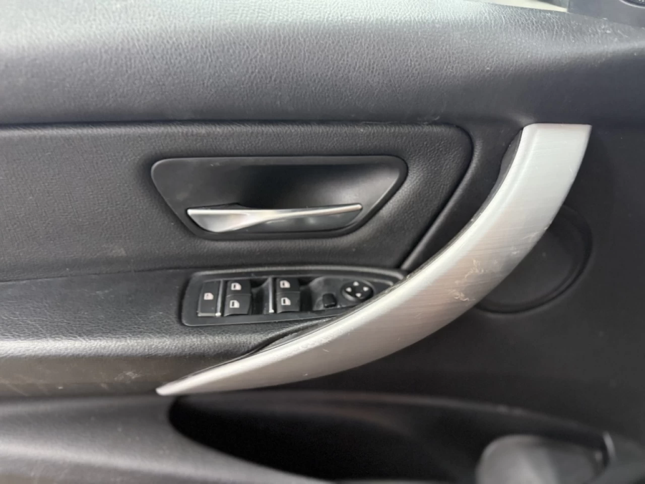 2017 BMW 3 Series 320i xDrive Awd Cuir Bluetooth**ApprouvÉe 99,9%** Image principale