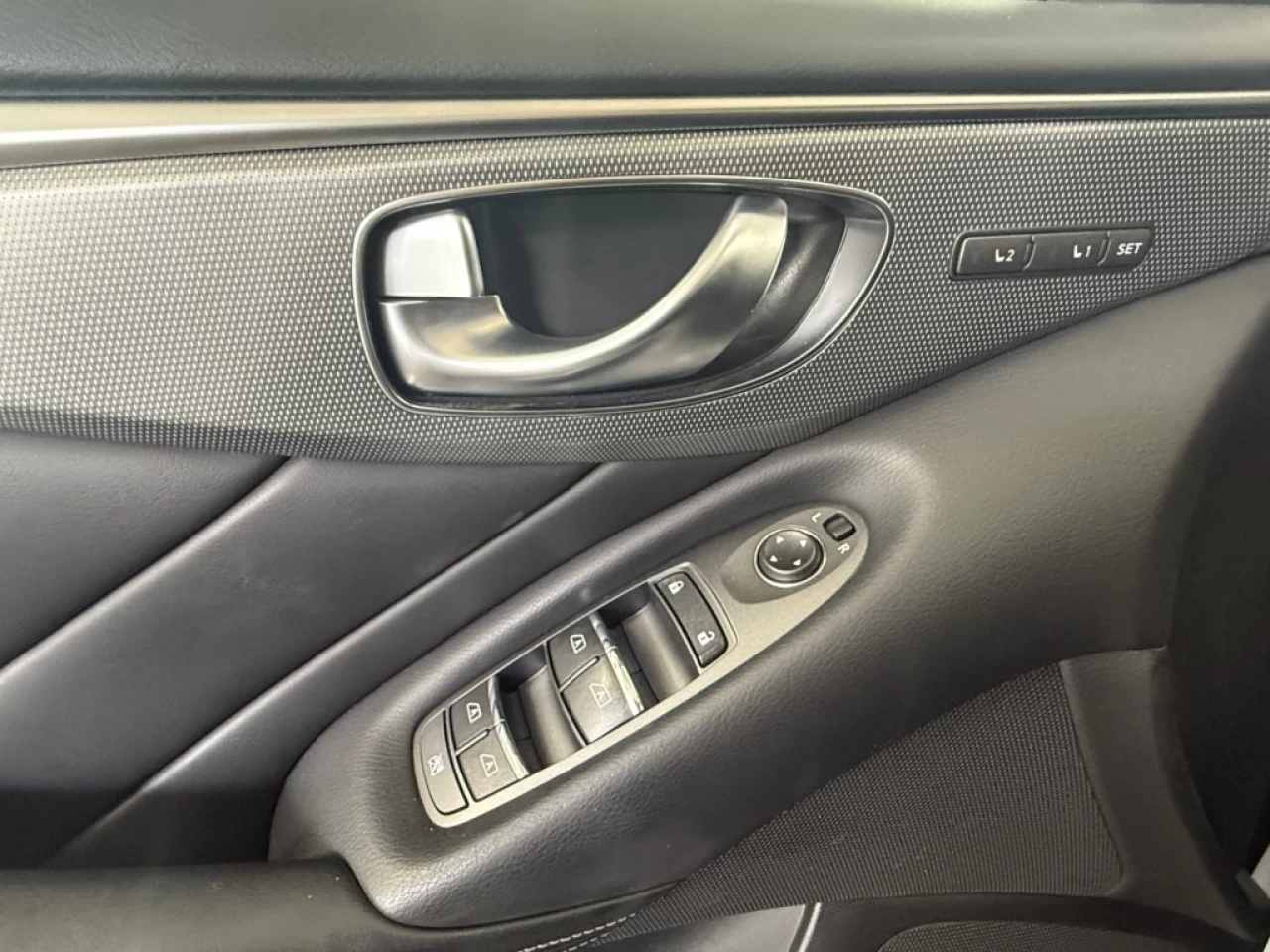 2016 Infiniti Q50 3.0t AWD NAV CUIR TOIT S,CHAUFFANT**APPROUVÉE 99,9 Image principale