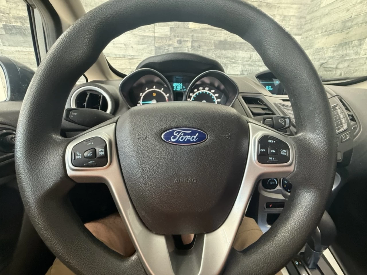 2017 Ford Fiesta SE AUTO BLUETOOTH S,CHAUFFANT **APPROUVÉE 99,9%** Image principale