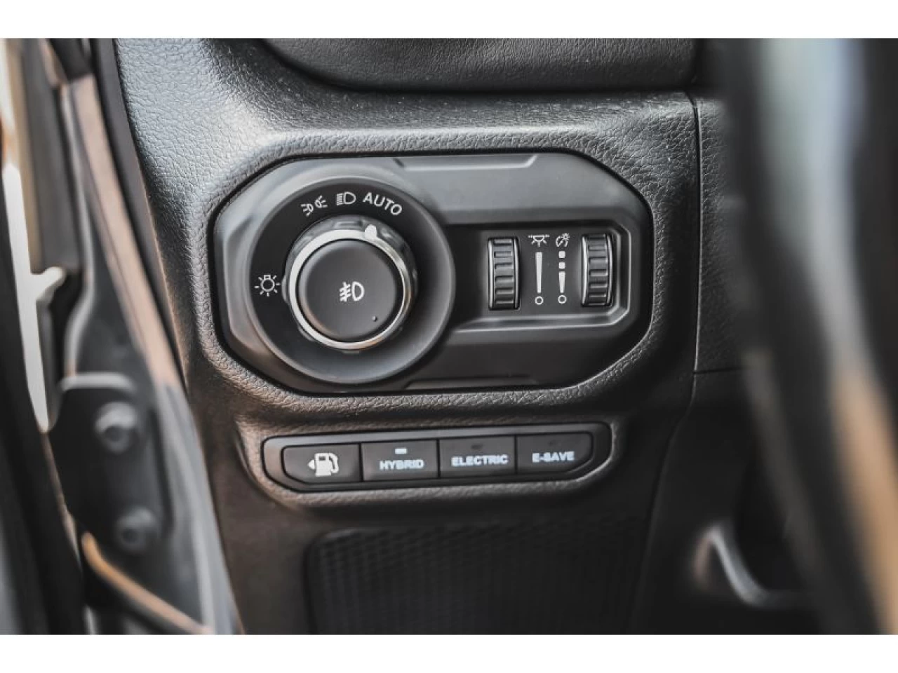 2022 Jeep Wrangler 4XE Sahara 4X4 GROUPE TEMPS FROID ATTELAGE REMORQU Image principale