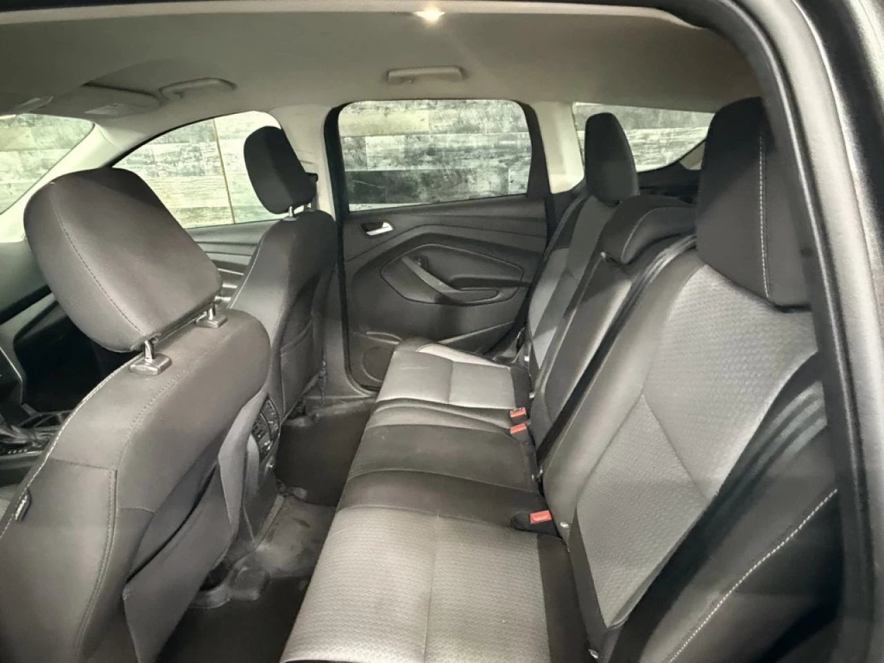 2018 Ford Escape SE AWD CAM DE RECUL **APPROUVÉ À 99.9%** Image principale