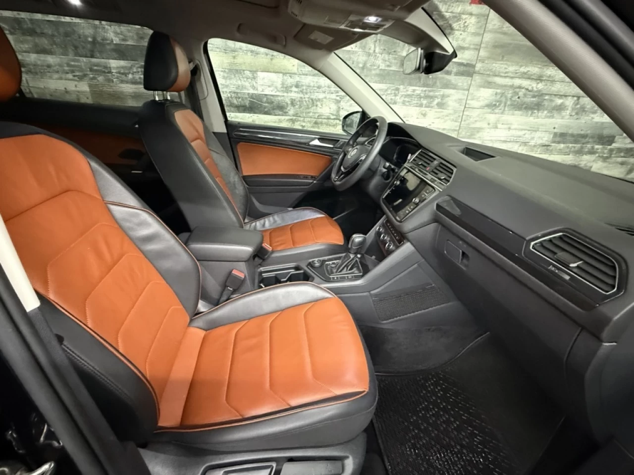 2020 Volkswagen Tiguan Highline AWD CUIR TOIT NAV **APPORUVÉ À 99.9%** Image principale