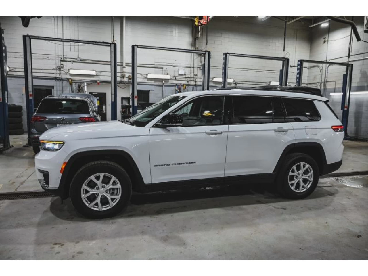2023 Jeep Grand Cherokee L Limited 4x4 LUXURY TECH GROUP Image principale