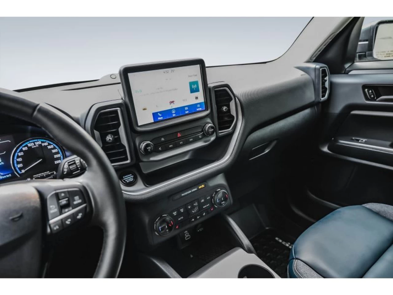 2024 Ford Bronco Outer Banks 4x4 TECH PACKAGE Image principale