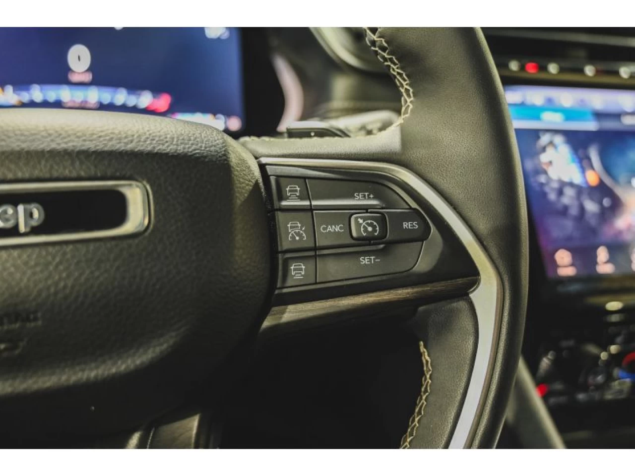 2023 Jeep Grand Cherokee L Limited 4x4 LUXURY TECH GROUP Image principale