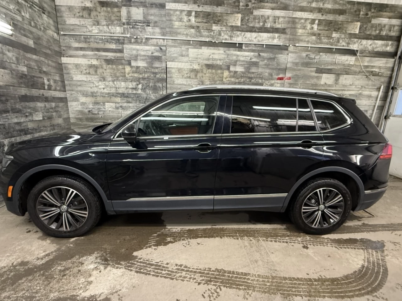 2020 Volkswagen Tiguan Highline AWD CUIR TOIT NAV **APPORUVÉ À 99.9%** Image principale