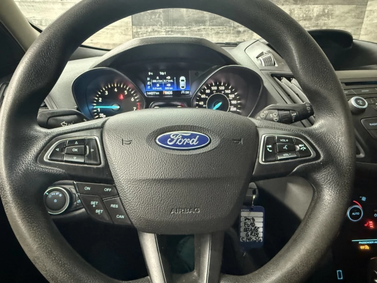 2018 Ford Escape SE AWD CAM DE RECUL **APPROUVÉ À 99.9%** Image principale
