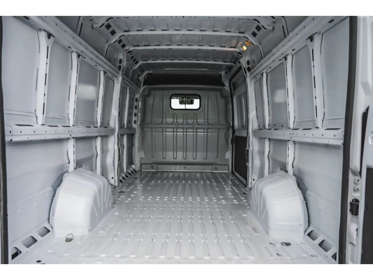 2025 Dodge Ram Tradesman 3500 High Roof Ext 159" WB w/Pass Seat Image principale