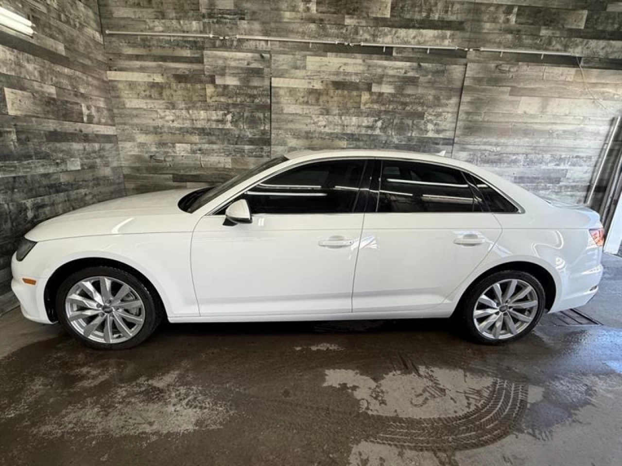 2019 Audi berline A4 Komfort AWD CUIR TOIT ** APPROUVÉ À 99.9% ** Image principale