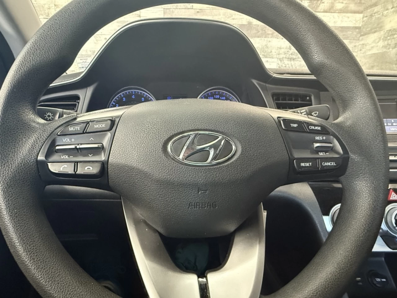 2019 Hyundai Elantra Essential AUTO BLUETOOTH CAM DE RECUL **APPROUVÉ À Image principale