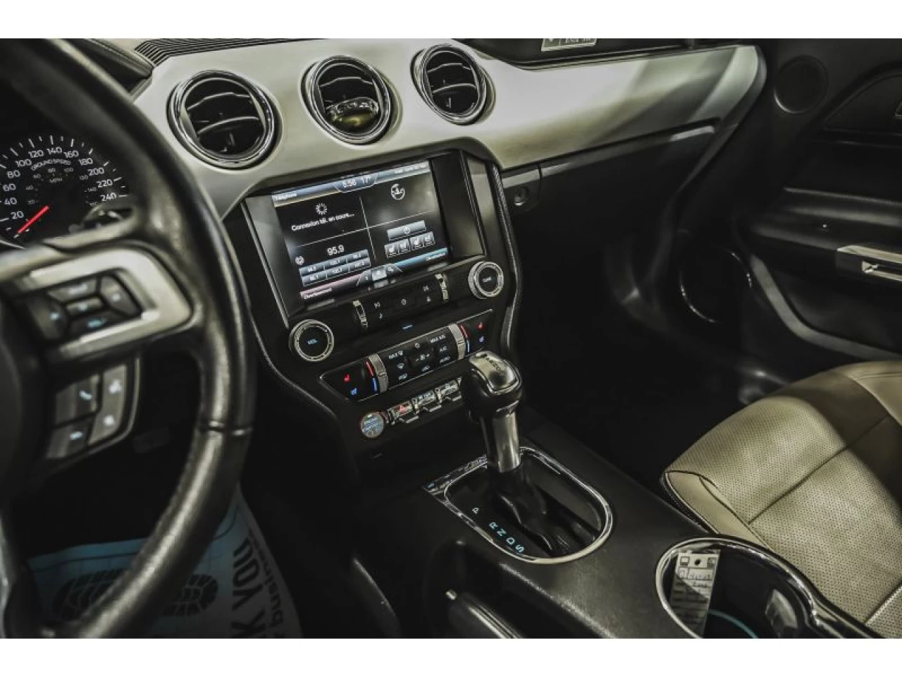 2015 Ford Mustang 2dr Conv EcoBoost Premium Image principale