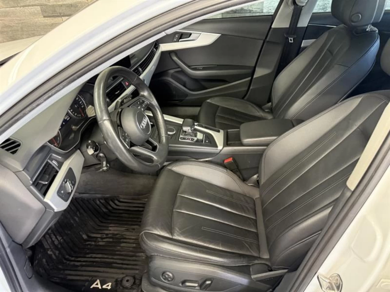 2019 Audi berline A4 Komfort AWD CUIR TOIT ** APPROUVÉ À 99.9% ** Image principale