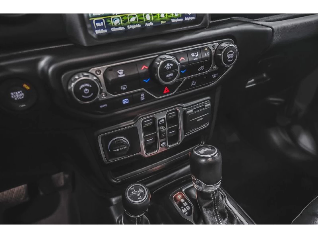 2022 Jeep Wrangler 4XE Unlimited Sahara 4x4 Image principale