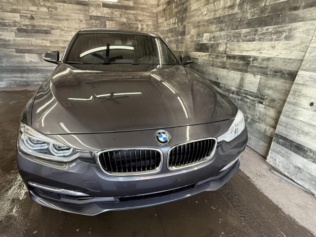 BMW 3 Series 330i xDrive AWD CUIR TOIT NAV **APPROUVÉ 99.9%** 2017
