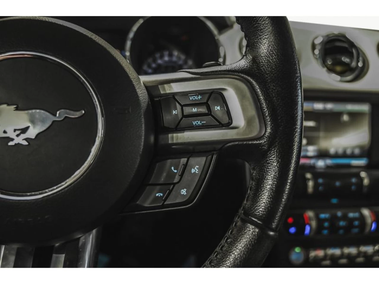2015 Ford Mustang 2dr Conv EcoBoost Premium Image principale