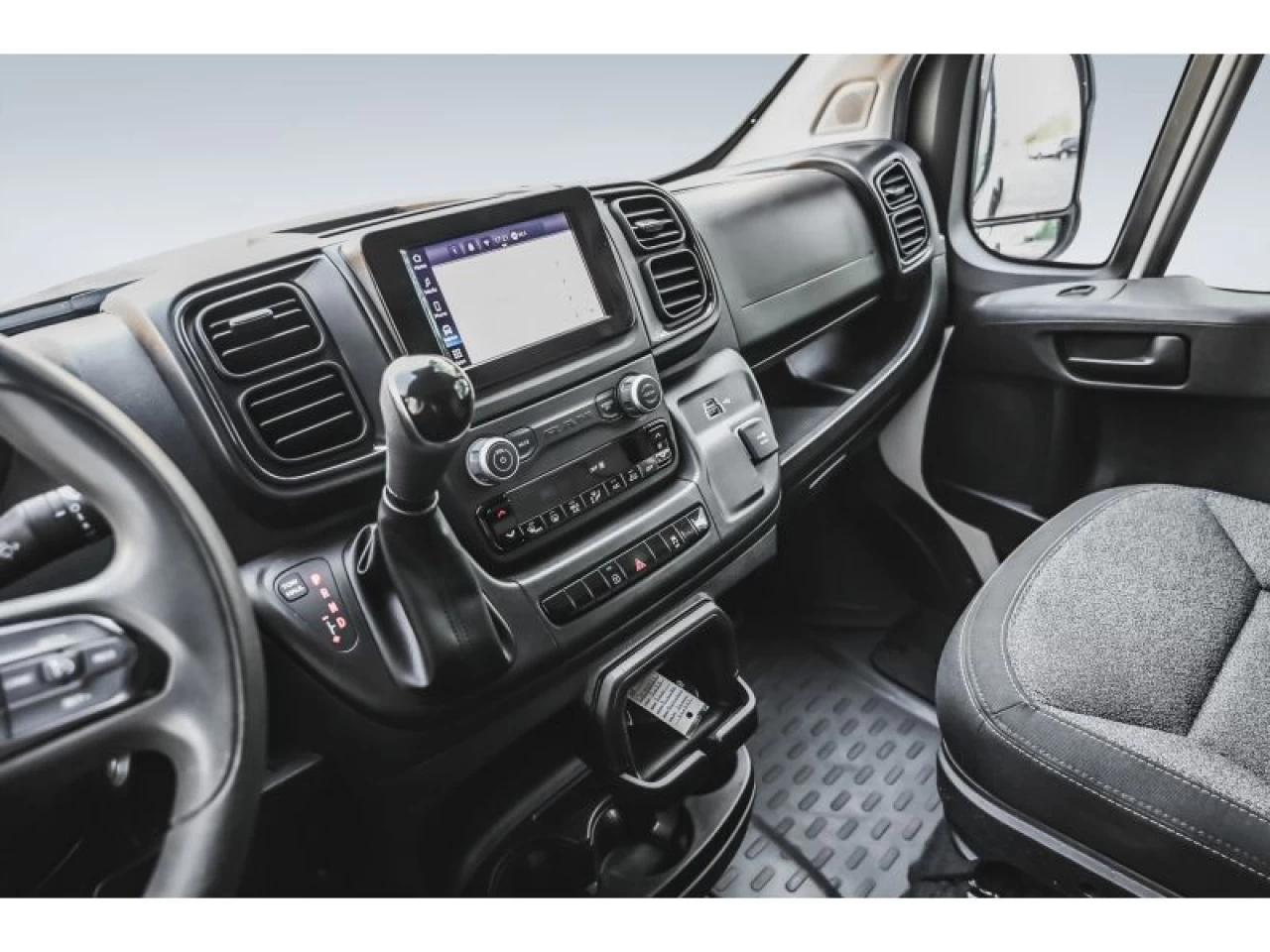 2025 Dodge Ram Tradesman 2500 High Roof 159" WB w/Pass Seat Image principale