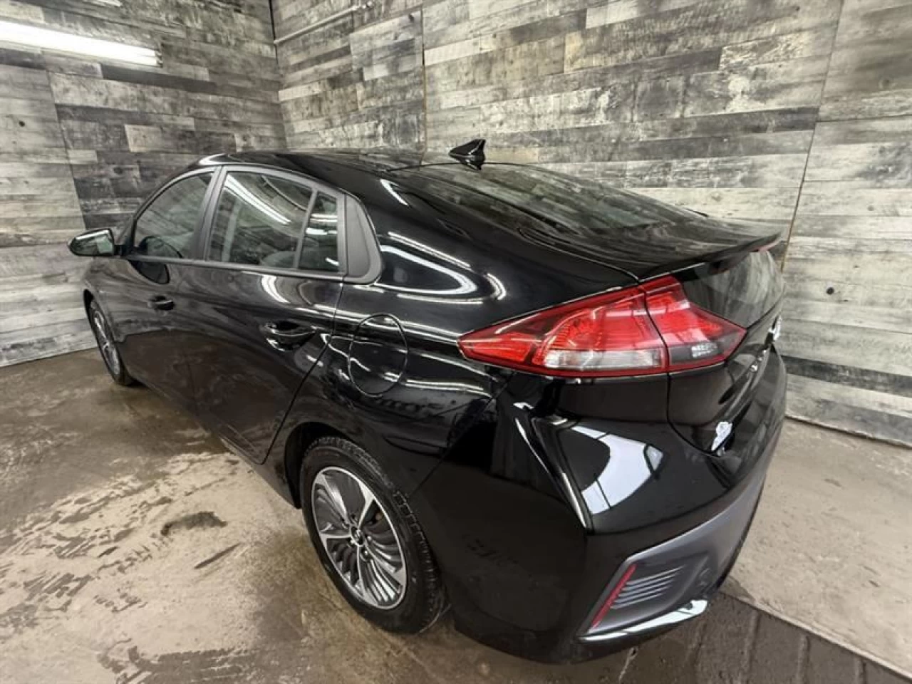 2020 Hyundai Ioniq hybride rechargeable PrivilÉgiÉ HYBRID PLUG-IN NAV ** APPROUVÉ À 99.9% Image principale