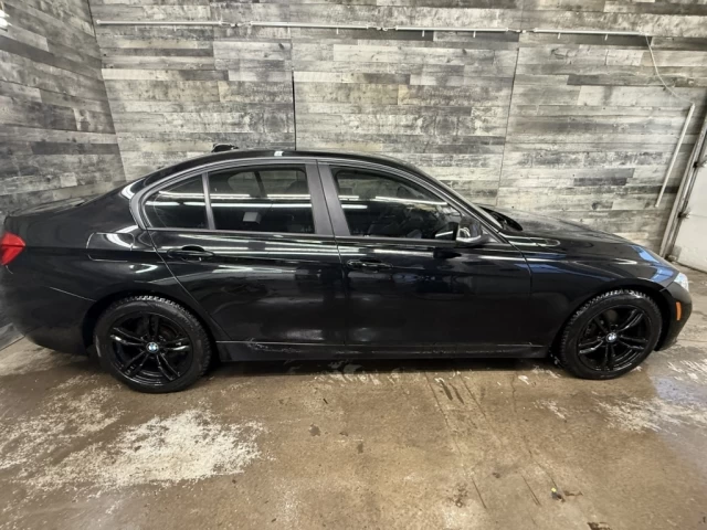 BMW 3 Series 320i xDrive Awd Cuir Bluetooth**Approuvée 99,9%** 2017