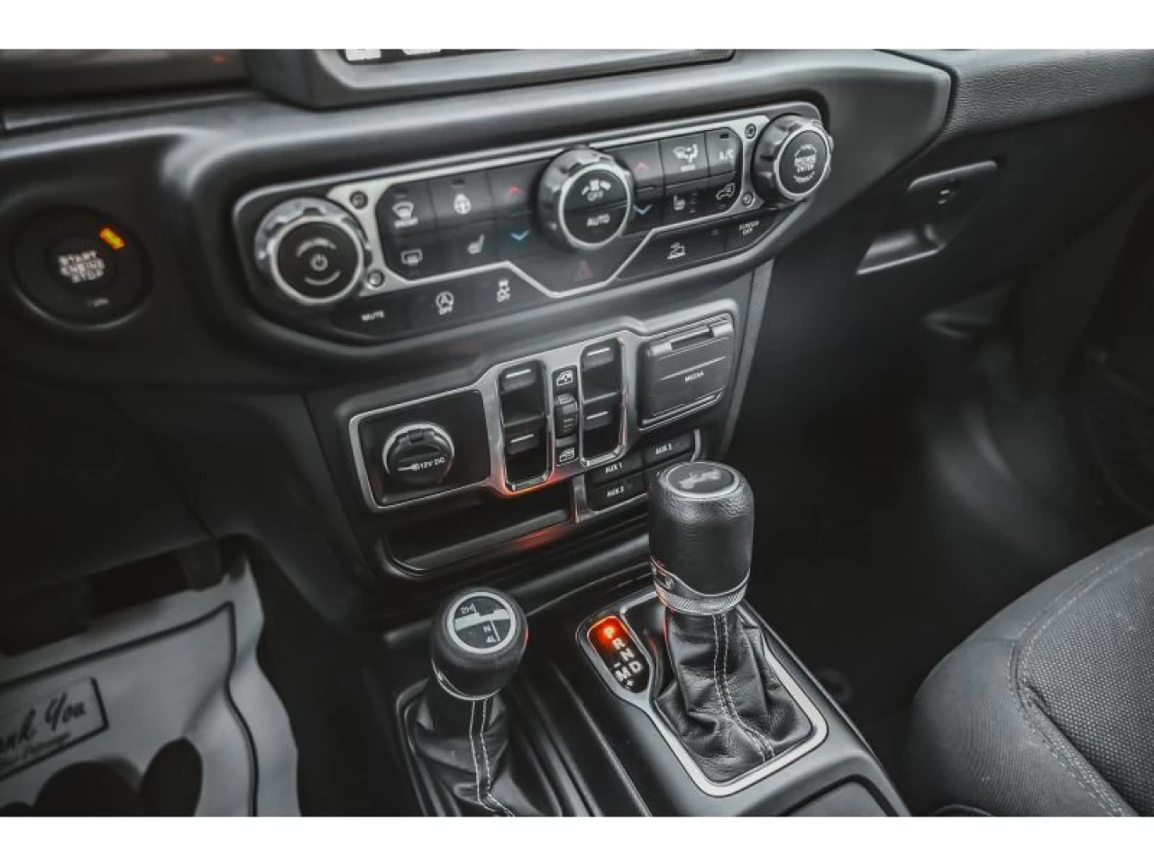 2023 Jeep Wrangler Sahara Image principale
