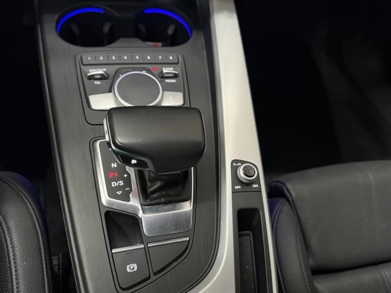 2018 Audi A4 Technik AWD CUIR NAV TOIT **APPROUVÉ À 99.9%** Image principale
