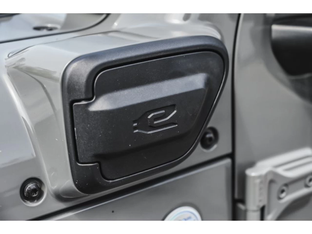 2022 Jeep Wrangler 4XE Sahara 4X4 GROUPE TEMPS FROID ATTELAGE REMORQU Image principale