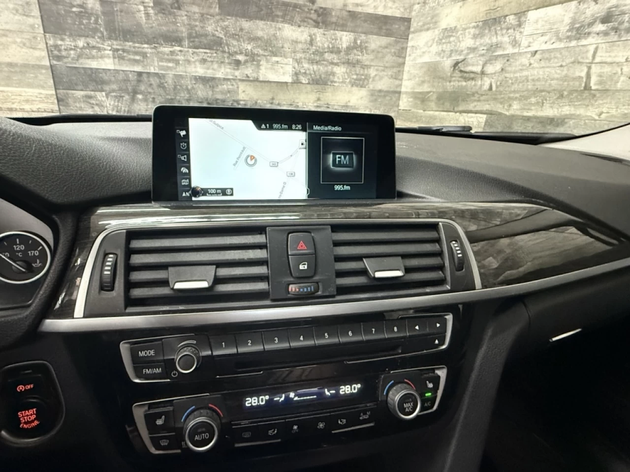 2017 BMW 3 Series 320i xDrive AWD CUIR TOIT **APPRUVÉ À 99.9%** Image principale