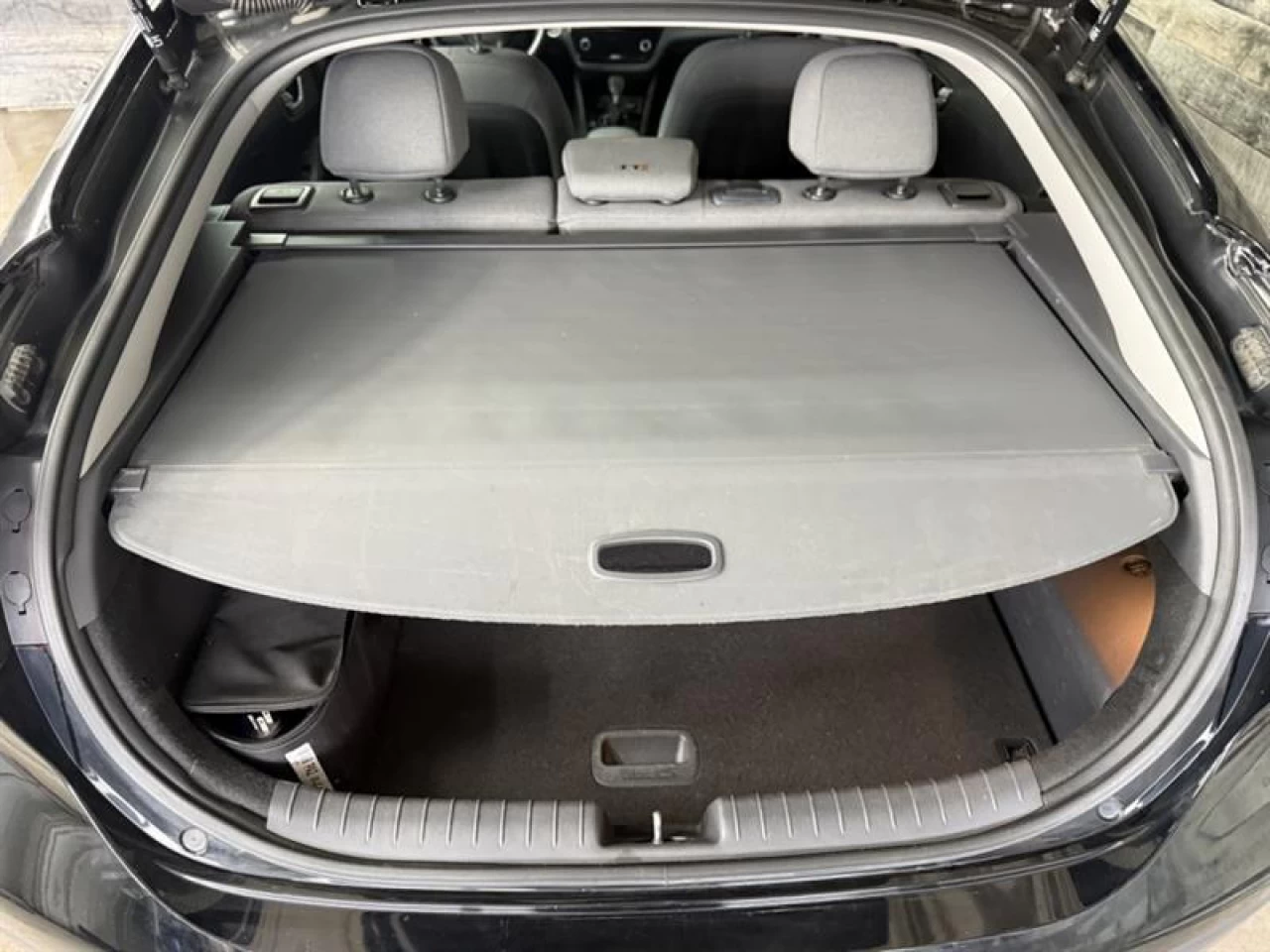 2020 Hyundai Ioniq hybride rechargeable PrivilÉgiÉ HYBRID PLUG-IN NAV ** APPROUVÉ À 99.9% Image principale
