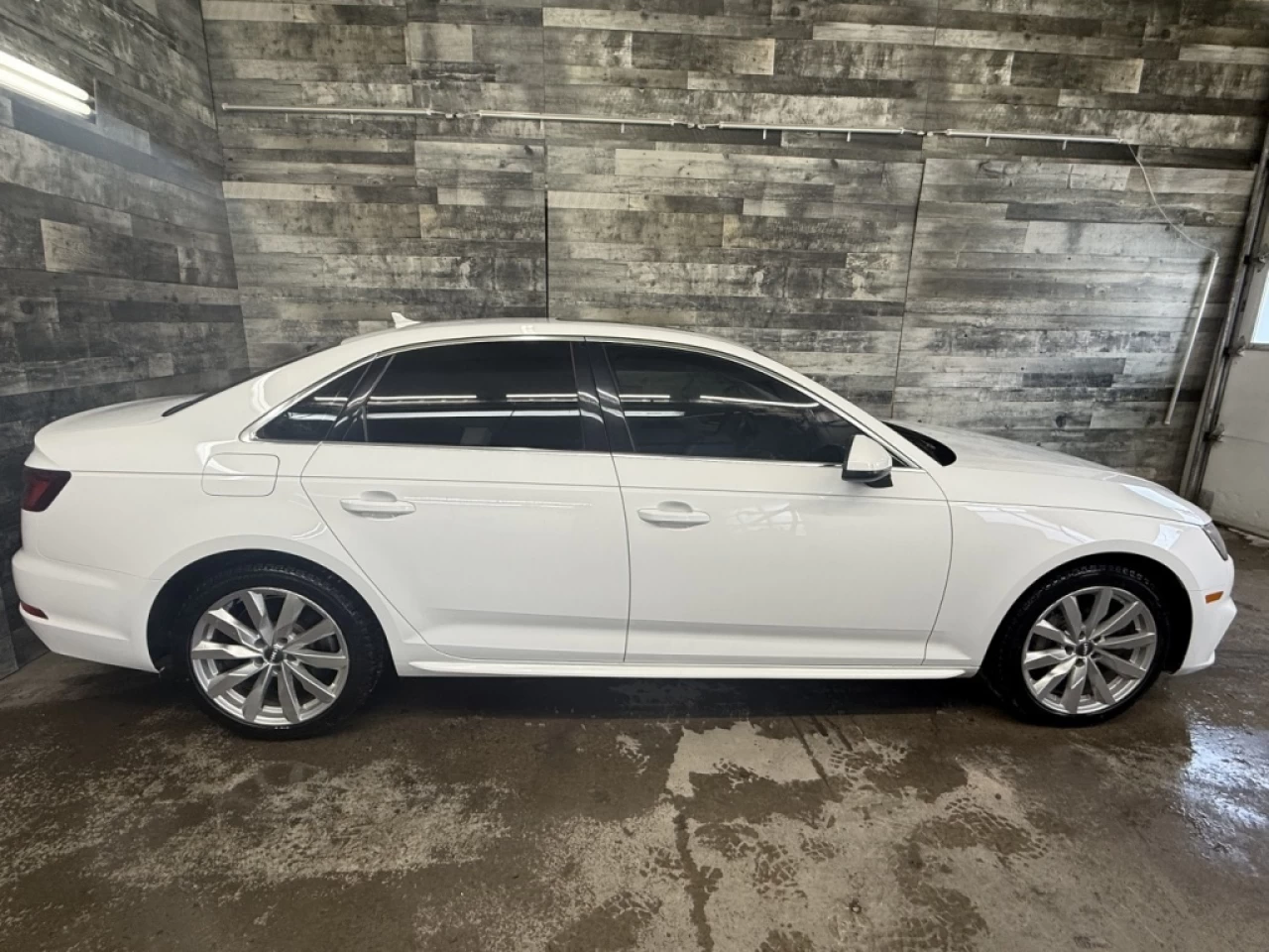 2018 Audi A4 Komfort S TRONIC AWD CUIR TOIT **APPROUVÉ À 99.9%* Image principale