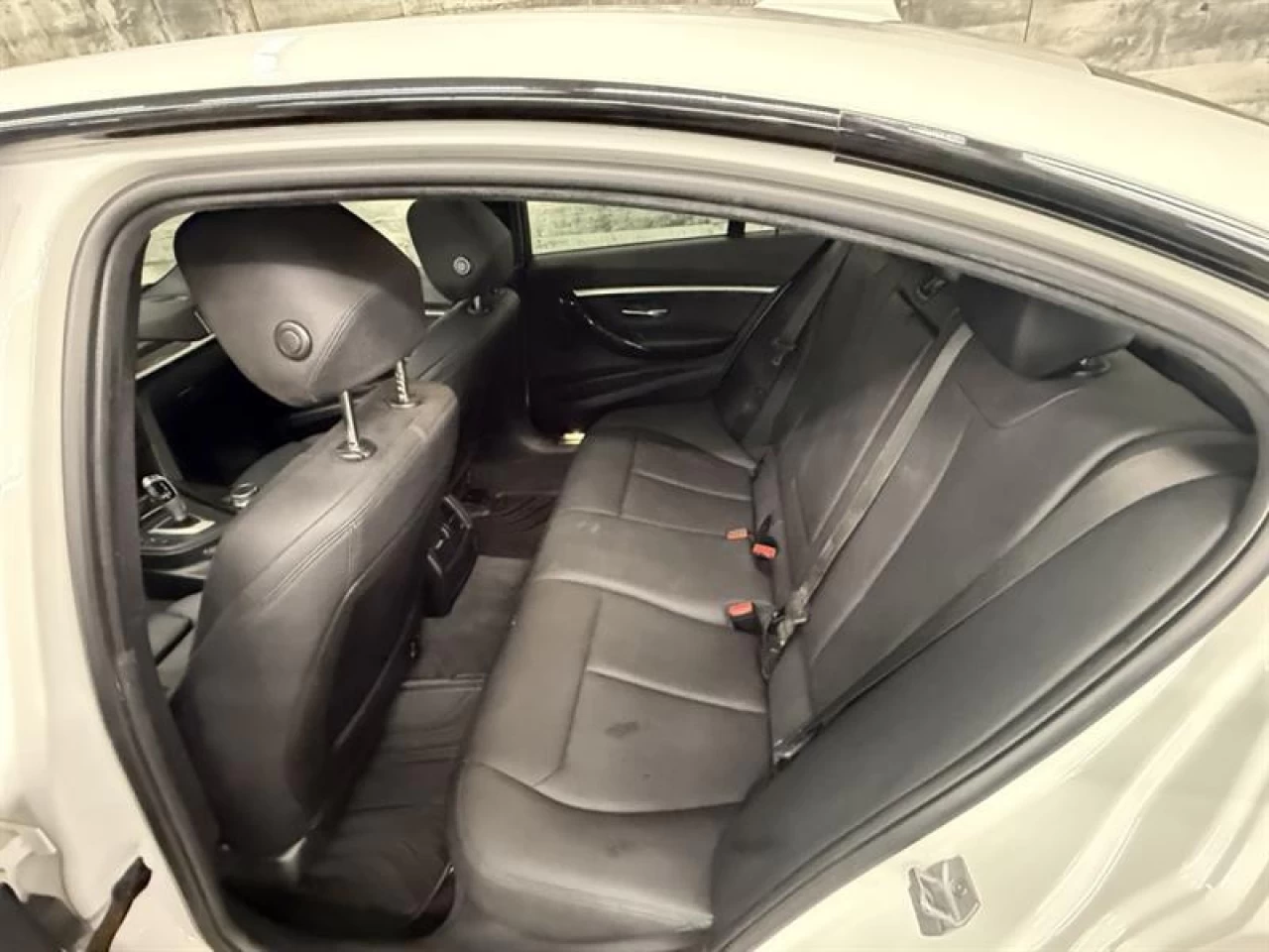 2018 BMW 3 Series 330i xDrive MSPORT CUIR TOIT NAV ** APPROUVÉ À 99. Image principale