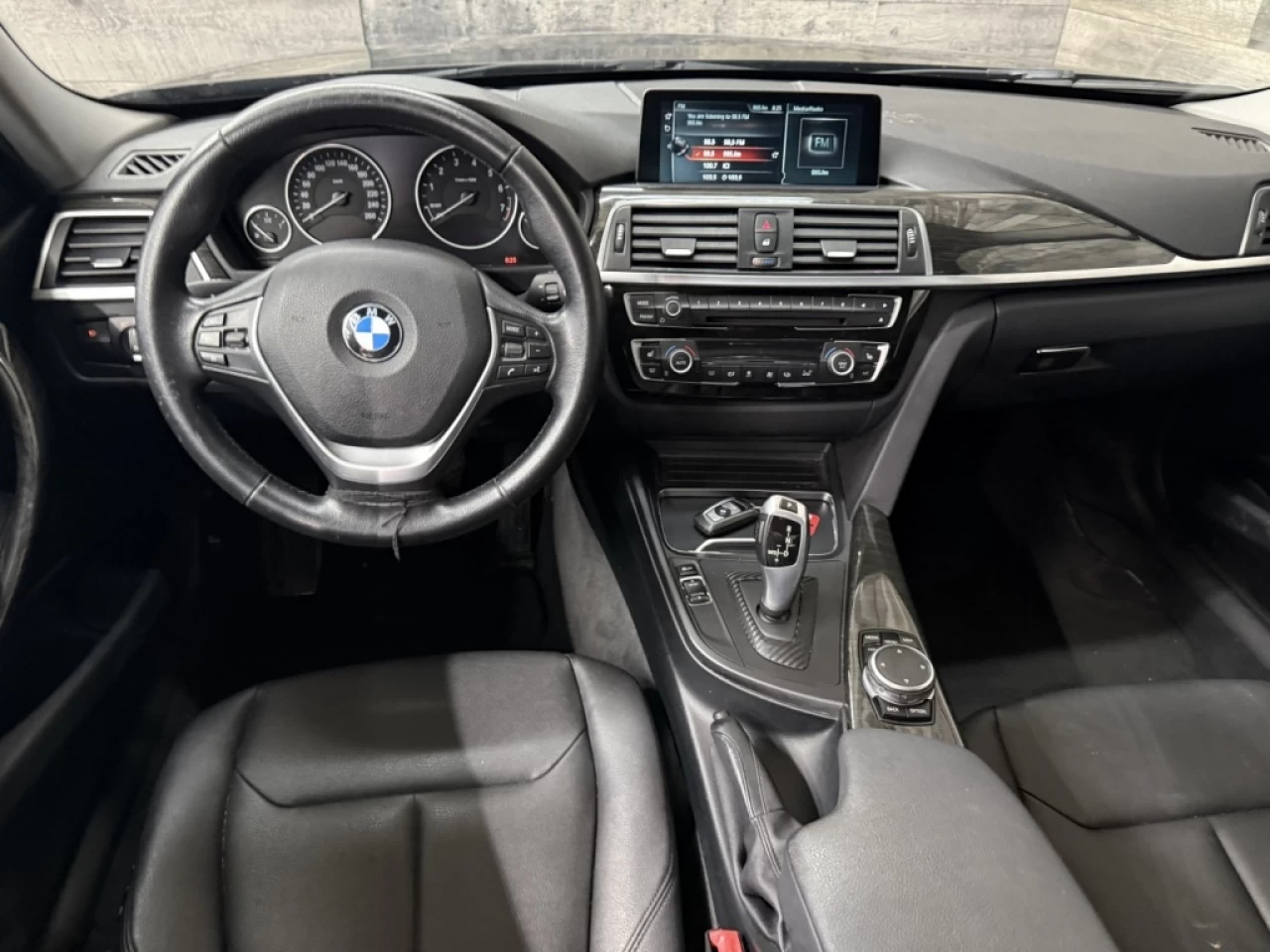 2017 BMW 3 Series 320i xDrive AWD CUIR TOIT **APPRUVÉ À 99.9%** Image principale