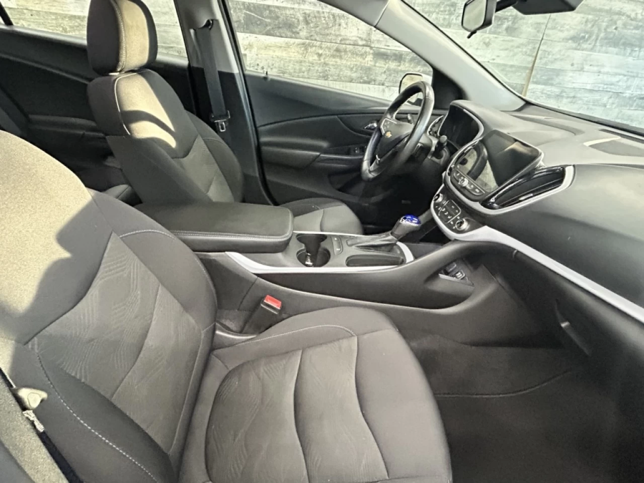 2019 Chevrolet Volt LT HYBRID **APPROUVÉ À 99.9%** Image principale