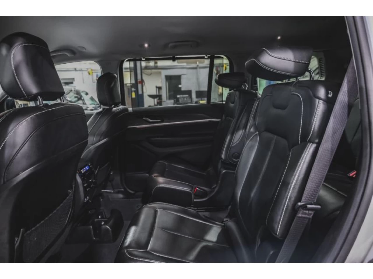 2023 Jeep Grand Cherokee L Limited 4x4 LUXURY TECH GROUP Image principale