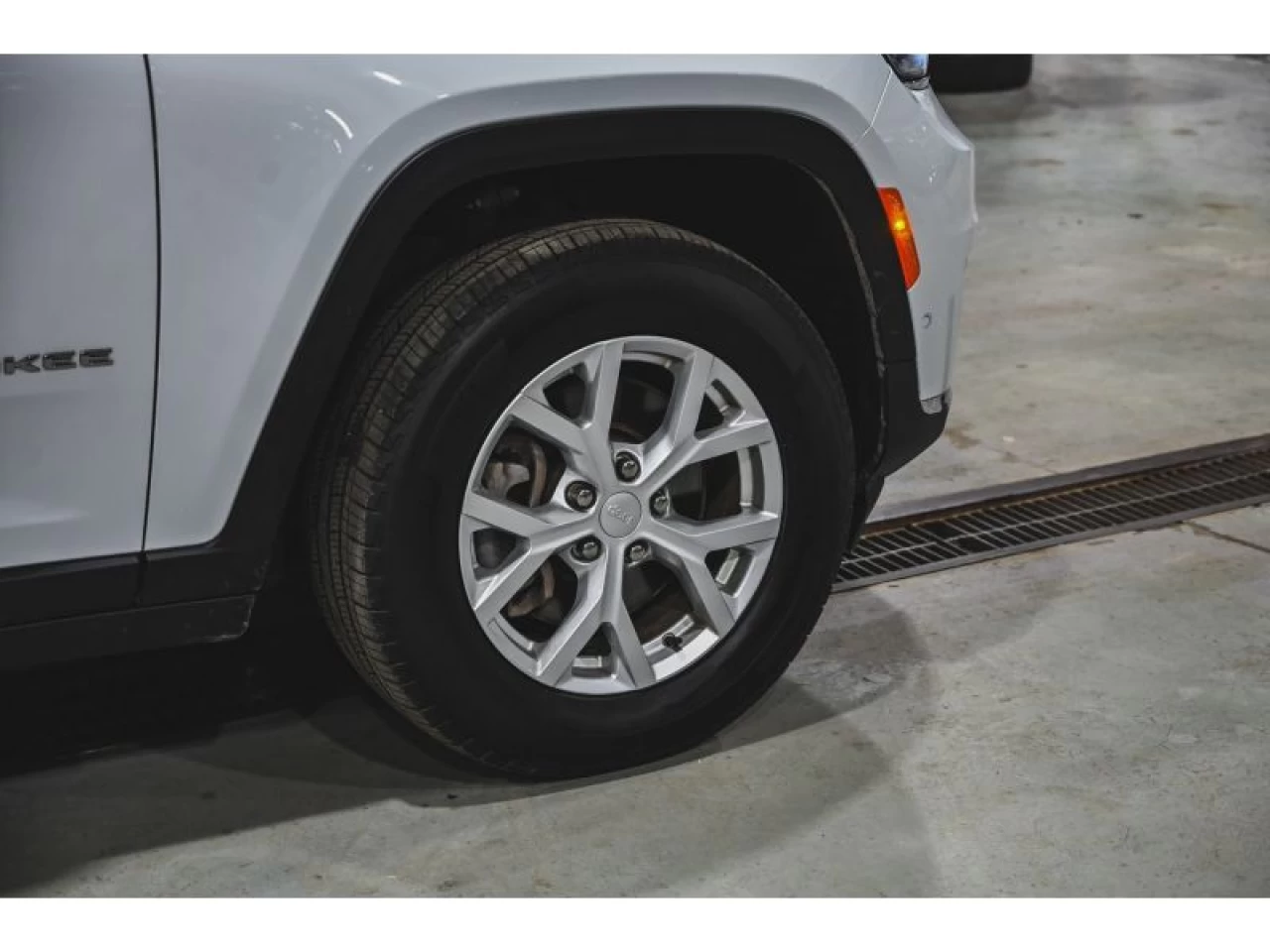 2023 Jeep Grand Cherokee L Limited 4x4 LUXURY TECH GROUP Image principale