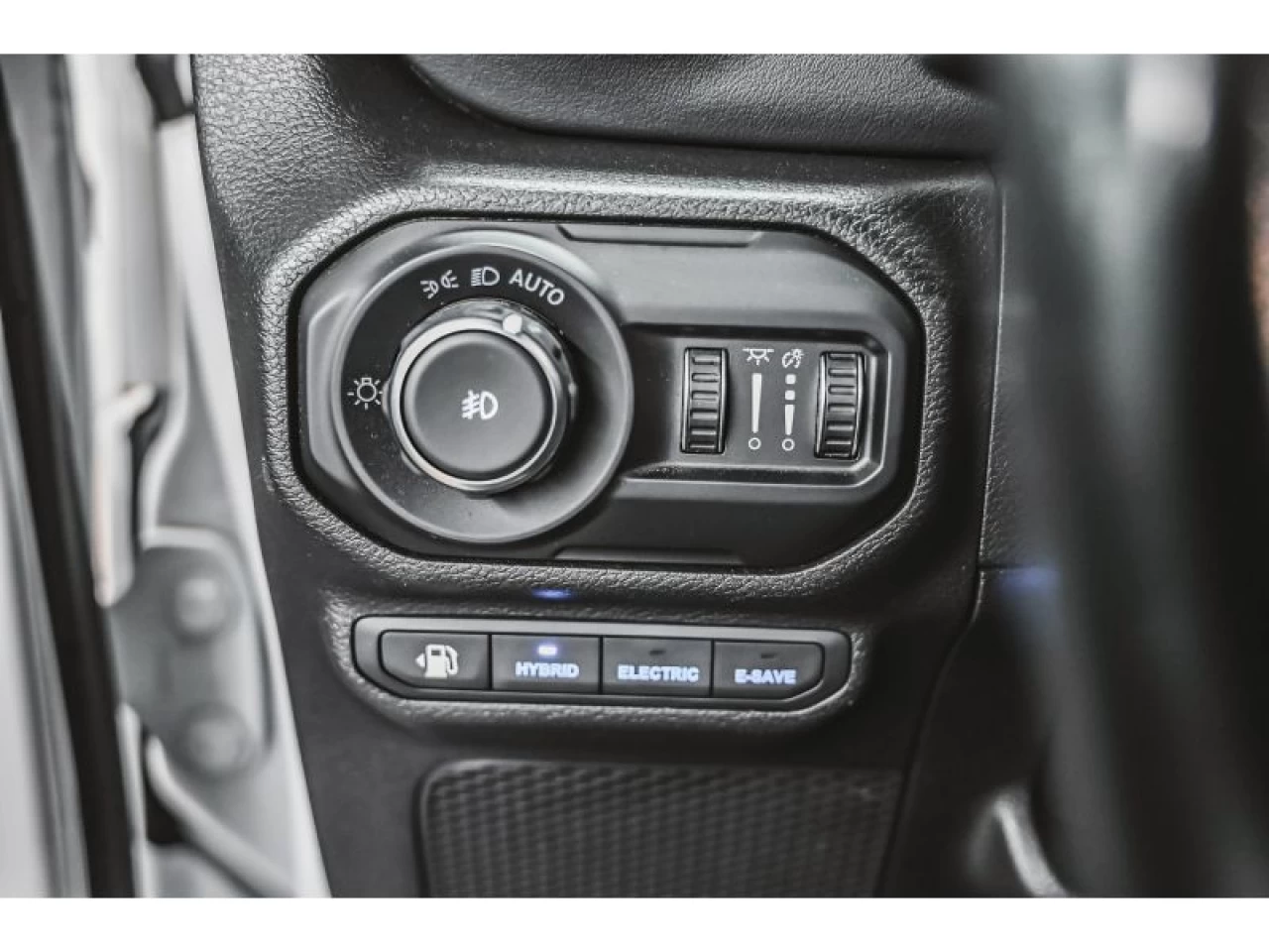 2021 Jeep Wrangler 4XE Unlimited Sahara 4x4F GROUPE REMORQUAGE Image principale