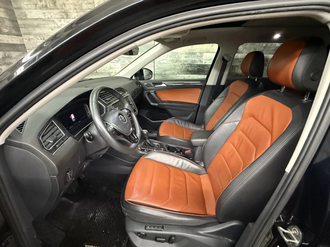 2020 Volkswagen Tiguan Highline AWD CUIR TOIT NAV **APPORUVÉ À 99.9%** Image principale