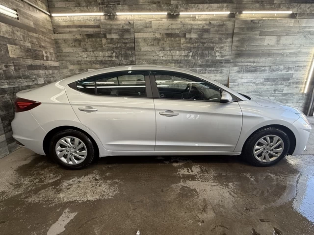 Hyundai Elantra Essential AUTO BLUETOOTH CAM DE RECUL **APPROUVÉ À 2019