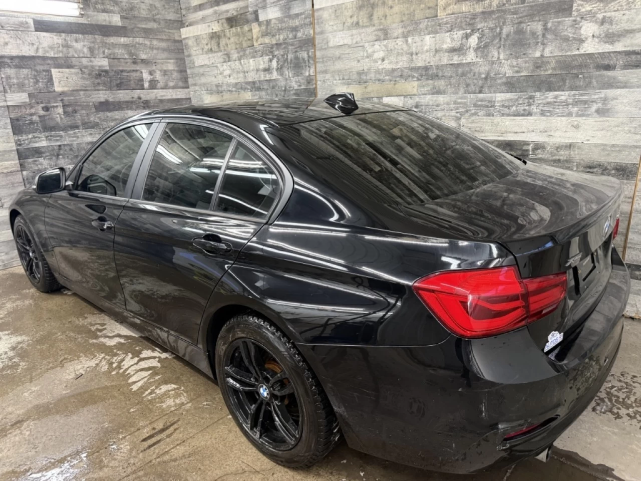 2017 BMW 3 Series 320i xDrive Awd Cuir Bluetooth**ApprouvÉe 99,9%** Image principale