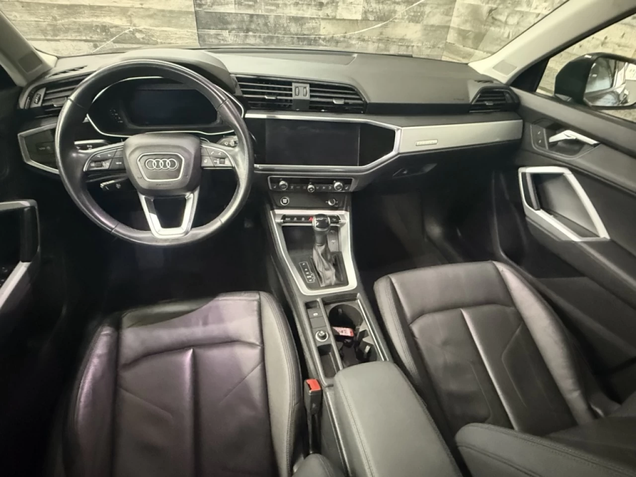 2022 Audi Q3 Komfort AWD TOIT CAM DE RECUL **APPROUVÉ À 99.9%** Image principale