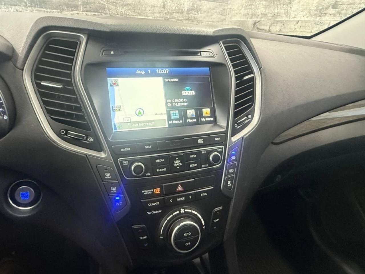 2017 Hyundai Santa Fe XL Luxury AWD 7 PASS CUIR NAV TOIT **APPROUVÉ À 99.9% Image principale