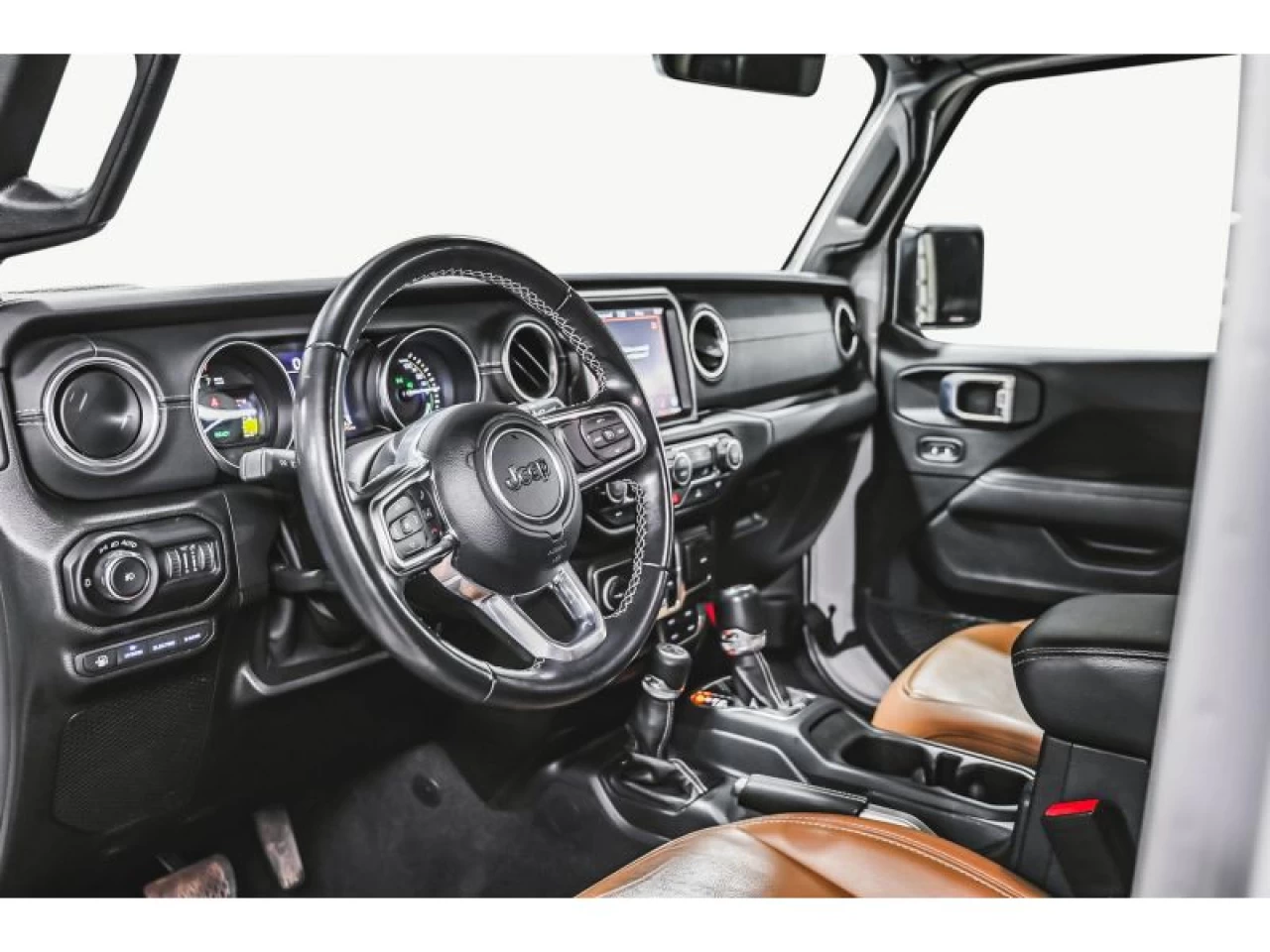 2021 Jeep Wrangler 4XE Unlimited Sahara 4x4F GROUPE REMORQUAGE Image principale