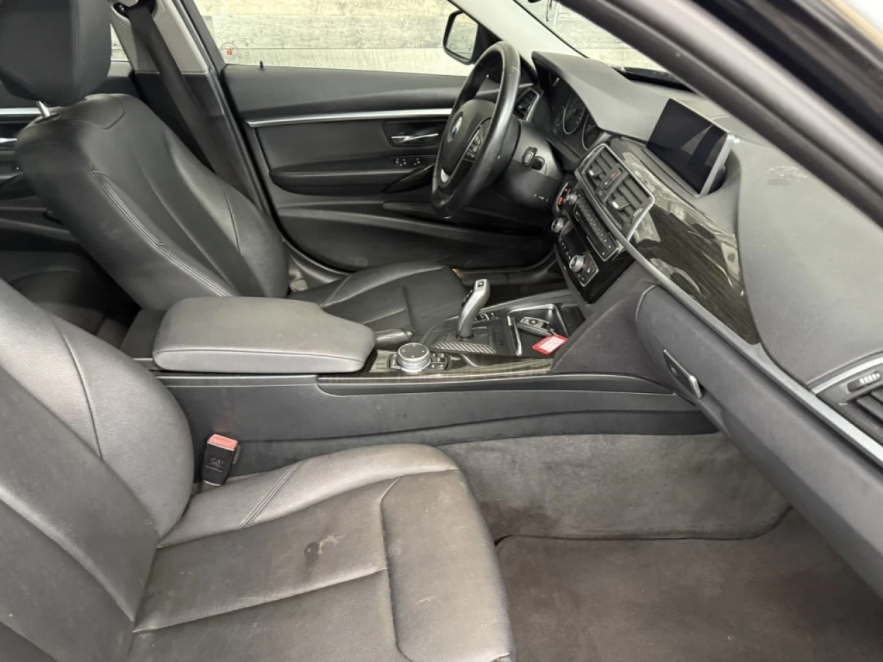 2017 BMW 3 Series 320i xDrive AWD CUIR TOIT **APPRUVÉ À 99.9%** Image principale