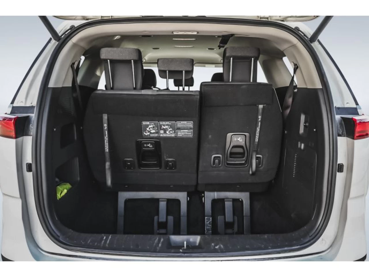 2024 Kia Carnival LX Image principale