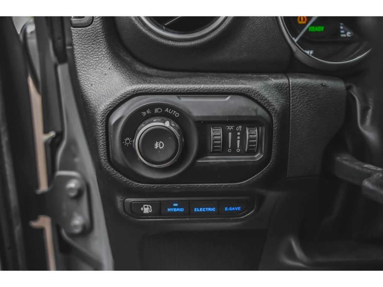 2022 Jeep Wrangler 4xe Unlimited Sahara 4x4 hybride Image principale