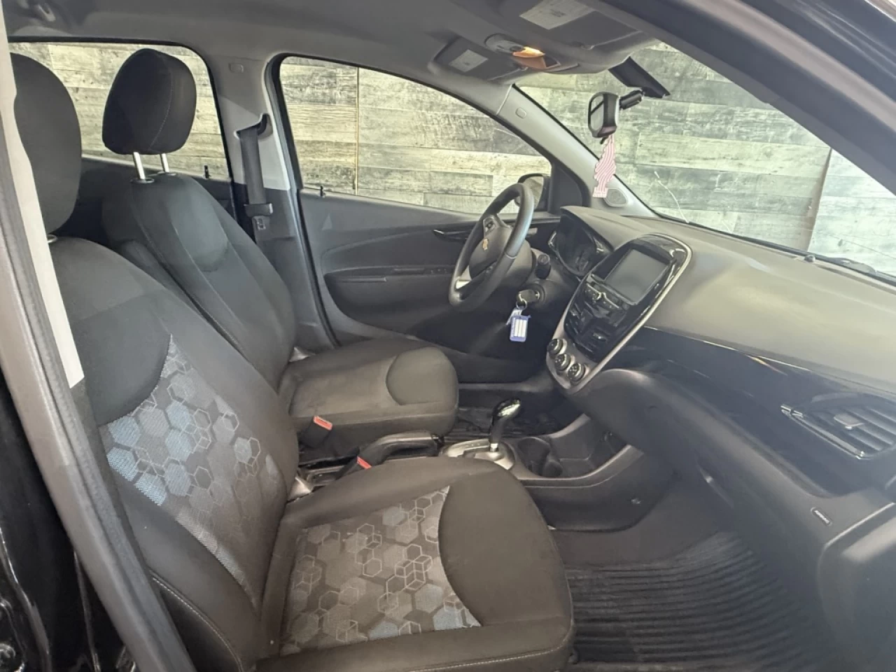 2017 Chevrolet Spark LT AUTO BLUETOOTH MAGS **APPROUVÉ À 99.9%** Image principale