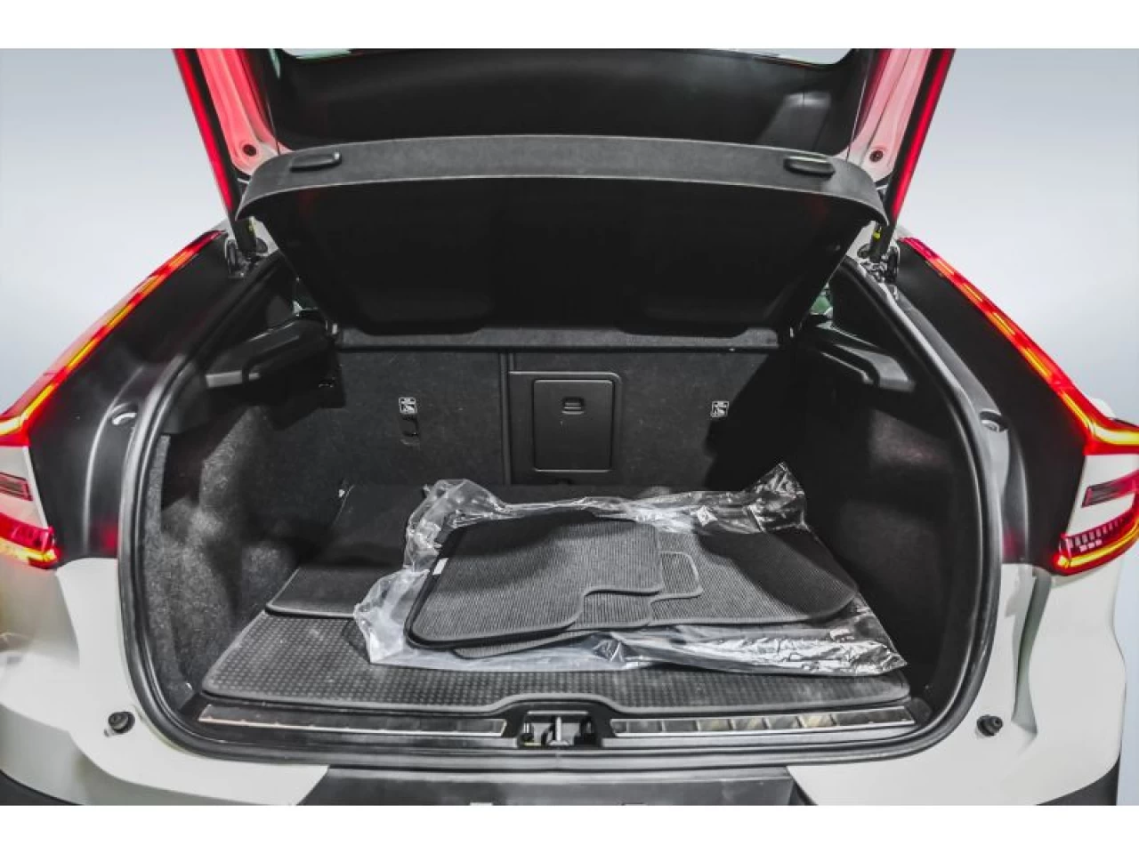 2023 Volvo C40 Twin eAWD Plus Image principale