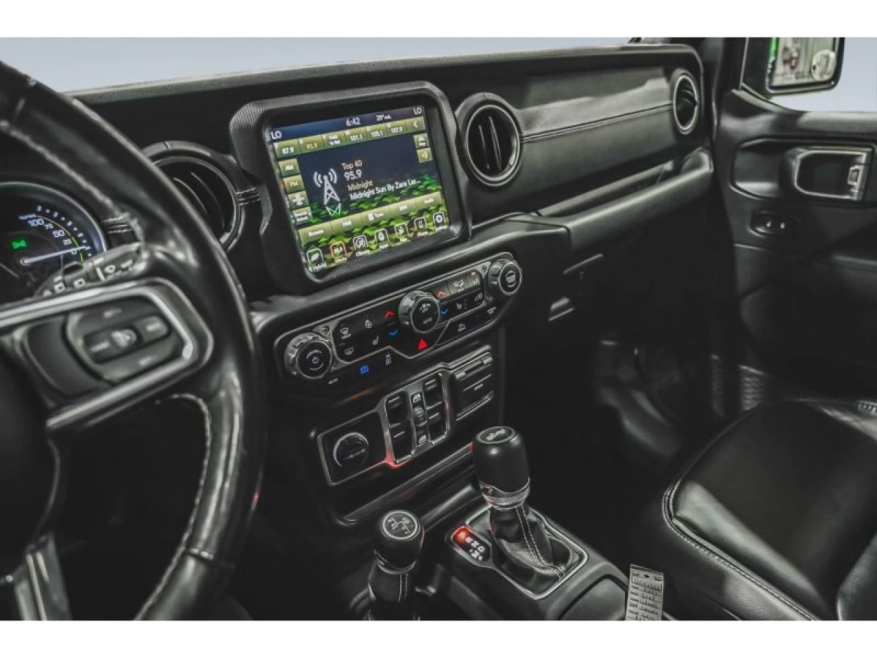 2021 Jeep Wrangler 4XE Unlimited Sahara 4x4 Image principale