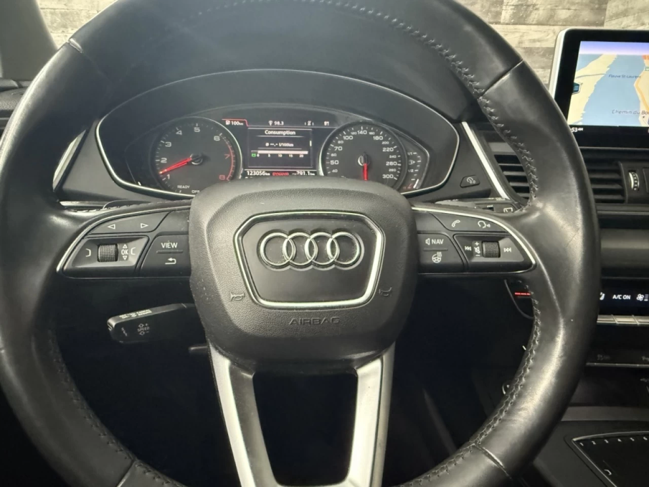 2018 Audi Q5 Komfort AWD CUIR NAV **APPROUVÉ À 99.9%** Image principale