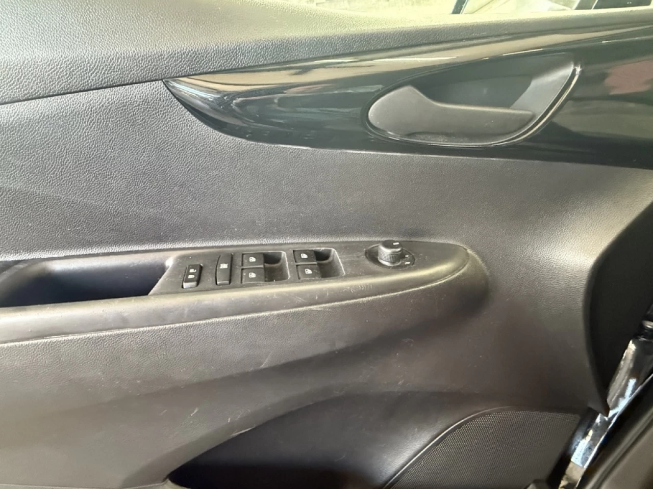 2017 Chevrolet Spark LT AUTO BLUETOOTH MAGS **APPROUVÉ À 99.9%** Image principale